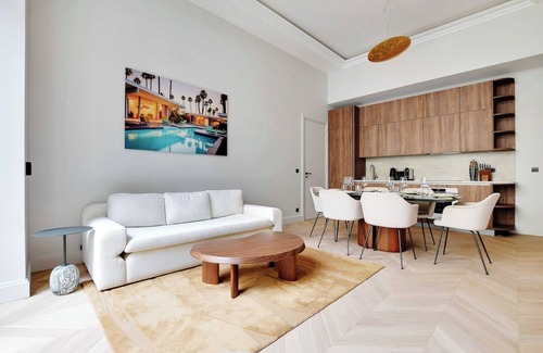 Champs-Elysees Apartment | Sleek apartment - 2BD/4P - Champs Élysées