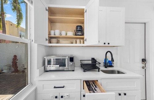 Flamingo Parks House | Sleek & Cozy Studio: Freshly Renovated