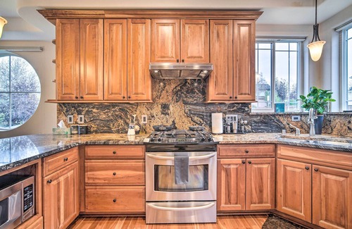 Downtown Anchorage House | Sleek Escape w/Balcony < 1 Mi to 5th Avenue!