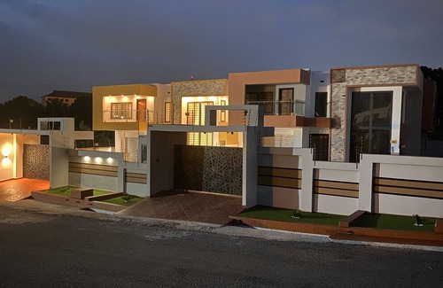 Kumasi House | Sleek Luxury Townhomes(#3 bedroom)