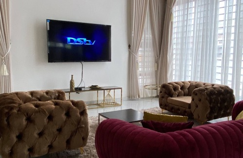 Kumasi House | Sleek Luxury Townhomes(#3 bedroom)