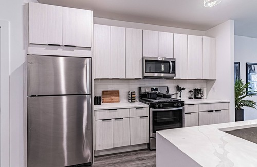 Hillsborough Condo | Sleek & Modern Condo sleeps 6, Handicapped accessible