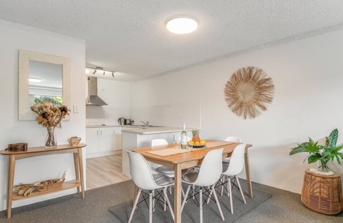 North Creek Apartment | Sleek, modern and comfortable, this is a beautifully appointed apartment.