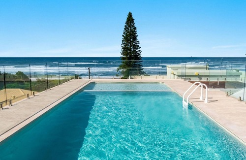 North Creek Apartment | Sleek, modern and comfortable, this is a beautifully appointed apartment.