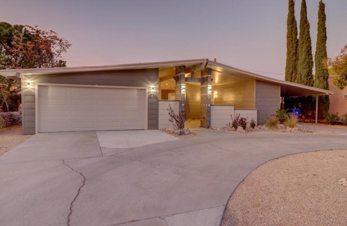 Mesilla Park House | Sleek, Modern Designer home 3