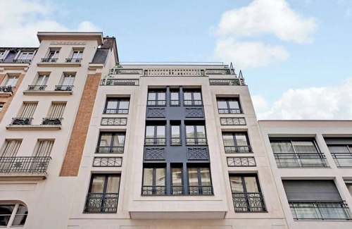 Levallois-Perret Apartment | Sleek & Refined Apartment - Levallois-Perret