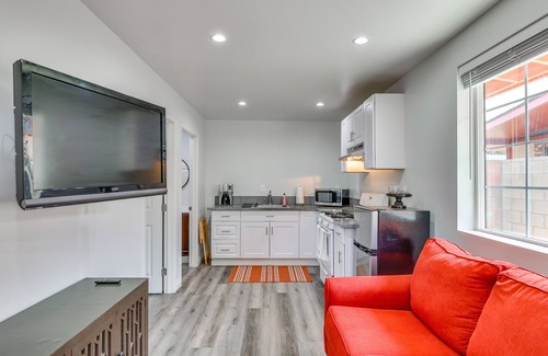 San Fernando Apartment | Sleek San Fernando Studio ~ 14 Mi to Universal