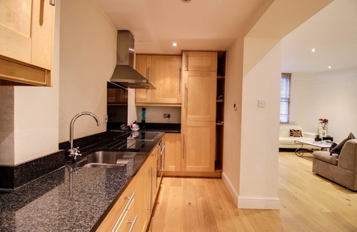Earl's Court Apartment | Sleek South Kensington Apartment