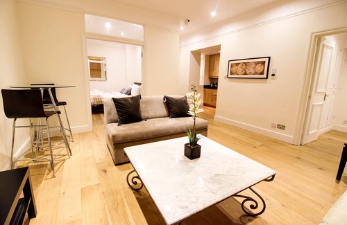 Earl's Court Apartment | Sleek South Kensington Apartment