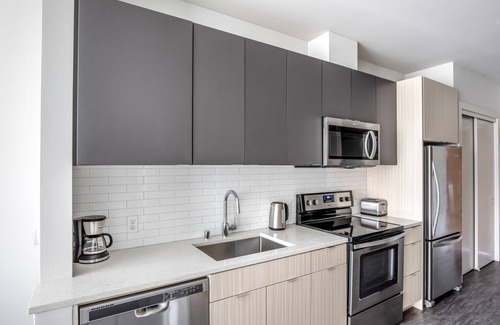 South Lake Union Apartment | Sleek South Lake Union 1BR w/Gym & Lounge, nr shops, by Blueground