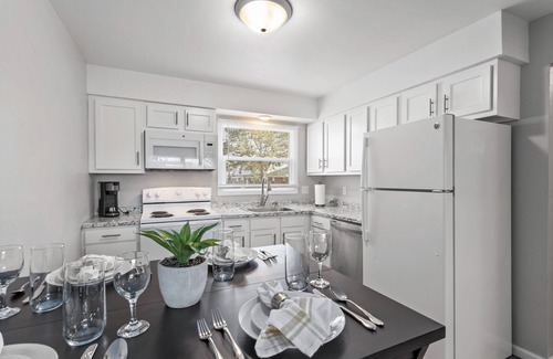 Appleton Apartment | Sleek & Spacious 2BR in Appleton – Queen Beds #A