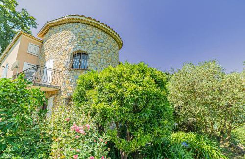 Le Bar-sur-Loup Apartment | Sleep 8 flat near cannes and grasse french riviera