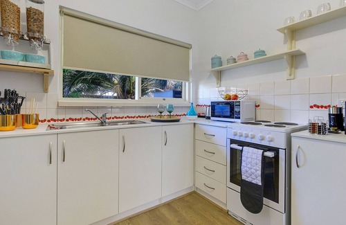 Glenelg North Apartment | Sleep By the Sea - Perfect Beach Holiday