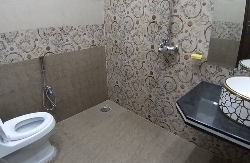 Johar Town House | Sleep - Eat - Comfort