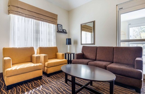 Lake Bluff Hotel | Sleep Inn near Great Lakes Naval Base