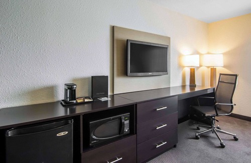 Emerald Park Hotel | Sleep Inn Regina East