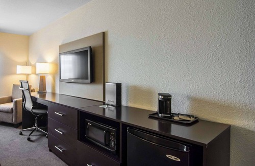 Emerald Park Hotel | Sleep Inn Regina East