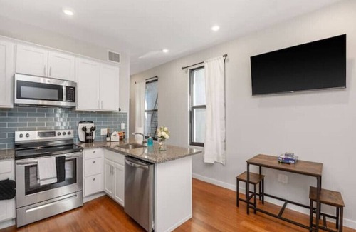 Mount Auburn Apartment | Sleep like a King Downtown Cincy