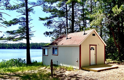 Newberry Cottage | Sleep with the loons just feet from Culhane Lake