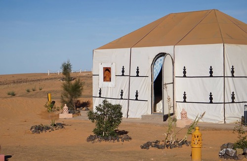 Taouz House | Sleeping in a Luxury tent in Merzouga desert !