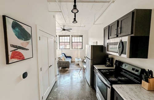 Downtown Wichita Apartment | Sleepover: Elite Studio + Parking - Wichita