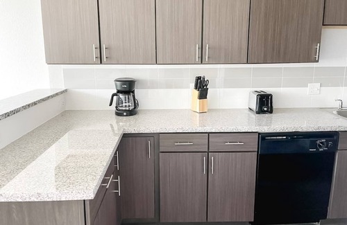 Walnut Hills Apartment | Sleepover: Vivid 1BD/1BA + Gym - Downtown Cincinnati