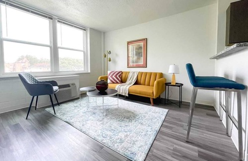 Walnut Hills Apartment | Sleepover: Vivid 1BD/1BA + Gym - Downtown Cincinnati