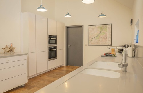 Kincraig Apartment | Sleeps 10 in 1 superking, 1 king and 3 full size bunk beds (6 single beds)