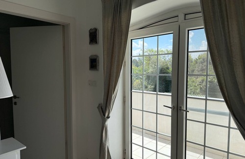 Caesarea Villa | Sleeps 12 Family Villa By The Sea W Jacuzzi & Pool