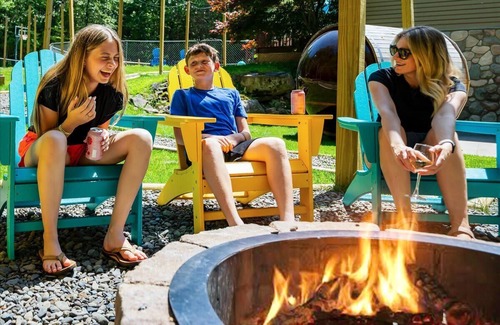 Reeders House | Sleeps 14! Pool Hot Tub Sauna Pickleball Arcade