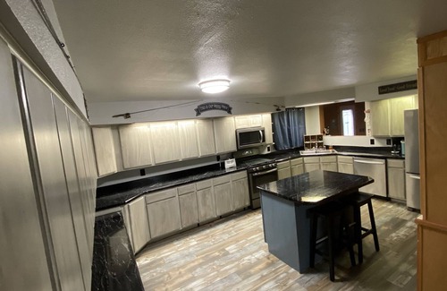 Wolf Creek House | Sleeps 15-16 Montana's Wolf Creek Lodge