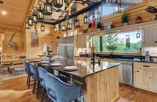 Bismarck Cabin | Sleeps 18 Premium Immersive Experience @ Upscale Luxury LogVilla ~ Hot Springs