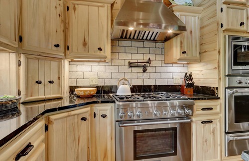 Bismarck Cabin | Sleeps 18 Premium Immersive Experience @ Upscale Luxury LogVilla ~ Hot Springs