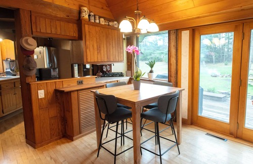 Vulcan House | Sleeps 20+! Pets OK! 4 Bedrooms, Bonus Room, Bunk House. 40 Acres! Pool Table!