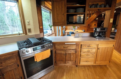Vulcan House | Sleeps 20+! Pets OK! 4 Bedrooms, Bonus Room, Bunk House. 40 Acres! Pool Table!