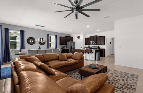 Sunridge Woods House | Sleeps 20, Pool + Hot Tub, Resort, 15 min - Disney