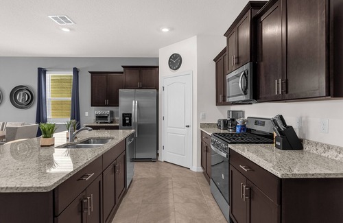 Sunridge Woods House | Sleeps 20, Pool + Hot Tub, Resort, 15 min - Disney