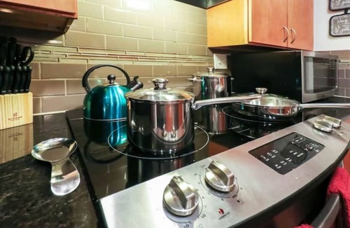 Energy Corridor Apartment | Sleeps 21: Perfect for Large Group. 11 Beds.