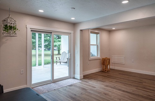 Kidron House | Sleeps 23, 10 Bedrooms, Indoor pickleball, Amish Country