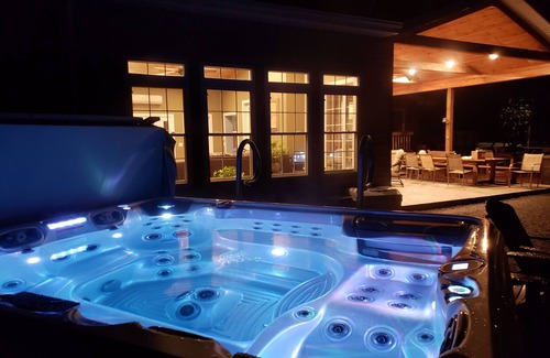 Coxsackie House | Sleeps 27/Pickleball Court/Game Room/Hot Tub/Pool/Batting Cage/Beach