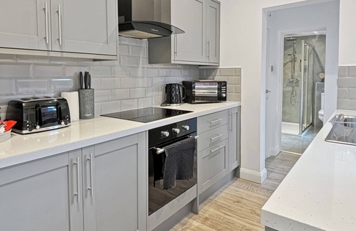 Grantham Apartment | Sleeps 4- 1-Bedroom Apartment – Walking Distance to Grantham Town Centre!