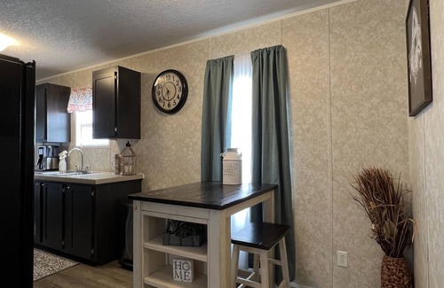 Eden Cottage | Sleeps 4 - 3Acre Retreat-Near Airport, Savannah & Beaches - Close to i-95 & i-16