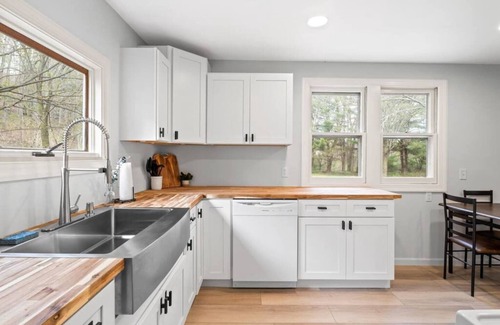Naples Cabin | Sleeps 4 | Pet Friendly | Fire Pit