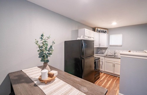 Park Place Apartment | Sleeps 6 | 2 Beds + Bunk | Crib | Budget-Friendly
