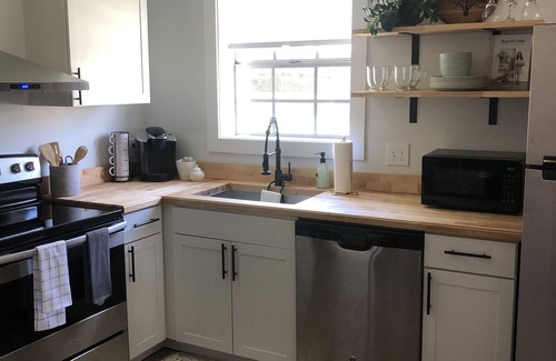 Cleveland Apartment | Sleeps 6.Family friendly home near Lee University. Newly renovated.