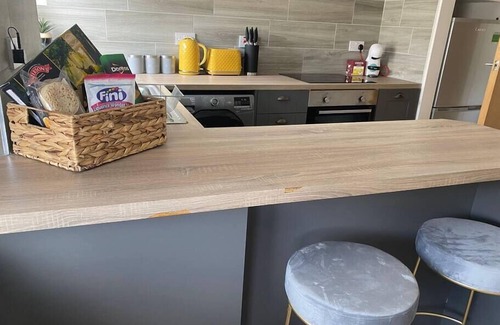 Cathays Condo | Sleeps 6 Lovely Apartment Near City Centre