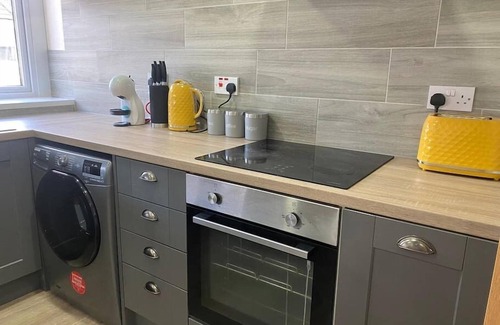 Cathays Condo | Sleeps 6 Lovely Apartment Near City Centre
