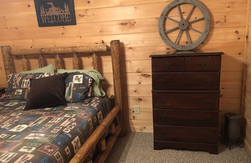 Purlear House | Sleeps 6! Private Suite NC Mountain views of Blue Ridge Parkway