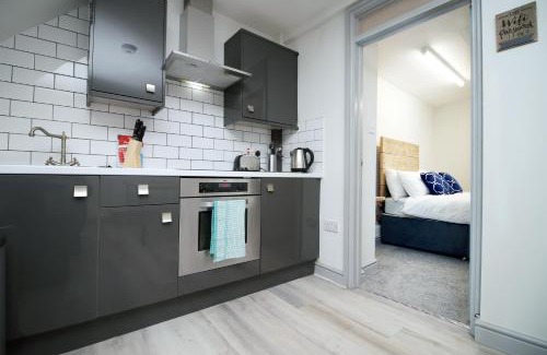 Margam Apartment | Sleeps 6, Smart TV's, Parking Swansea & Morriston Hospital