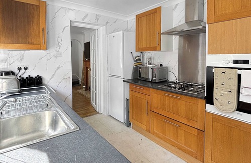 Grantham House | Sleeps 8 3bed house in central Grantham ideal for groups, families & contractors